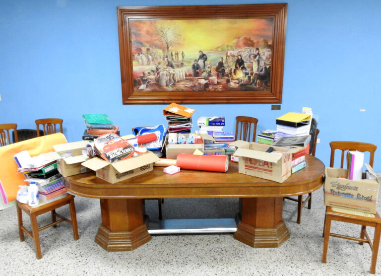 Campaña de útiles y guardapolvos