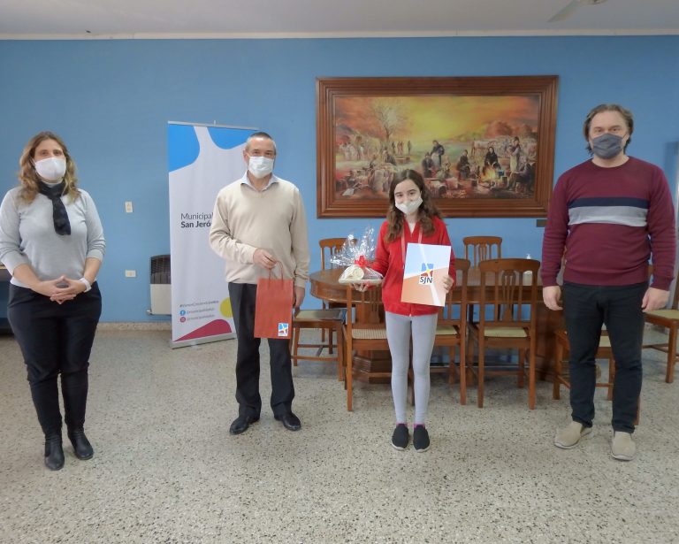 Reconocimiento especial a Jimena Zurschmitten