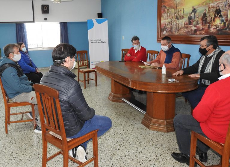 Apertura de sobres para recambio de luminarias