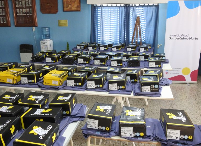 Entrega de indumentaria al personal