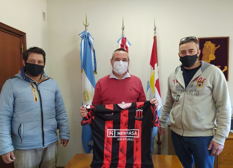 Sponsor de la nueva camiseta de Libertad