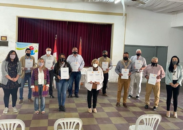 Firma de convenio por Área Mujer