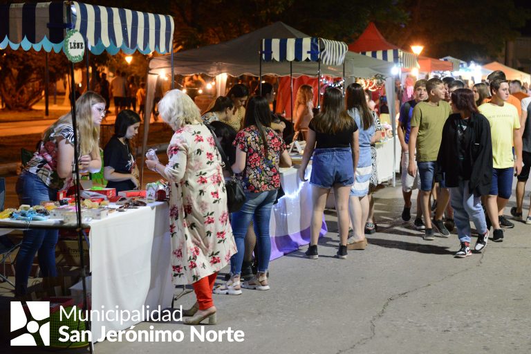 Stand, paseo de artesanos y emprendedores