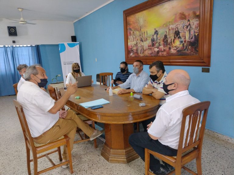 Apertura de sobres para la adquisición de un minicargador