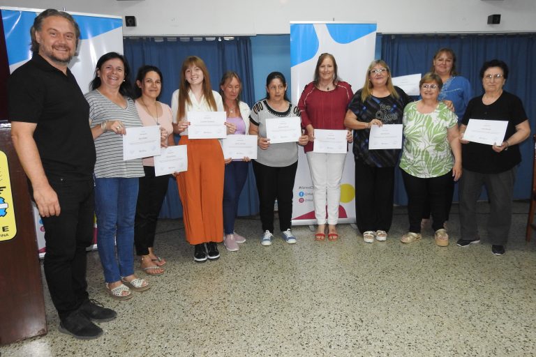Entrega de diplomas de los Cursos Municipales
