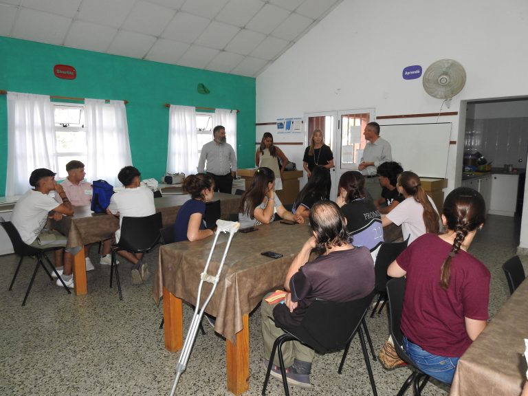 Inicio del taller H.O.L.A. “Herramientas para la Orientación Laboral”