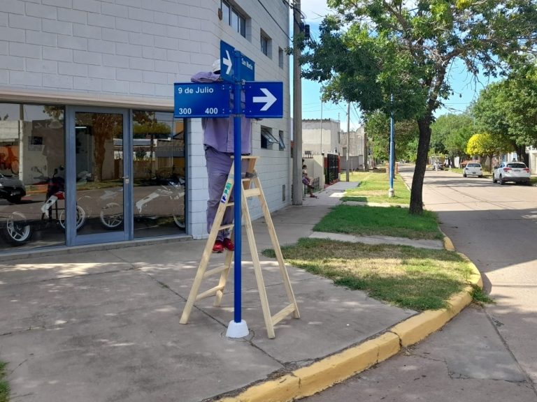 Colocación y renovación de carteles nomencladores de calles