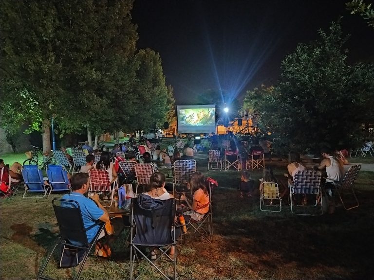 Ciclo PlazArte: reposeras, familias y amigos